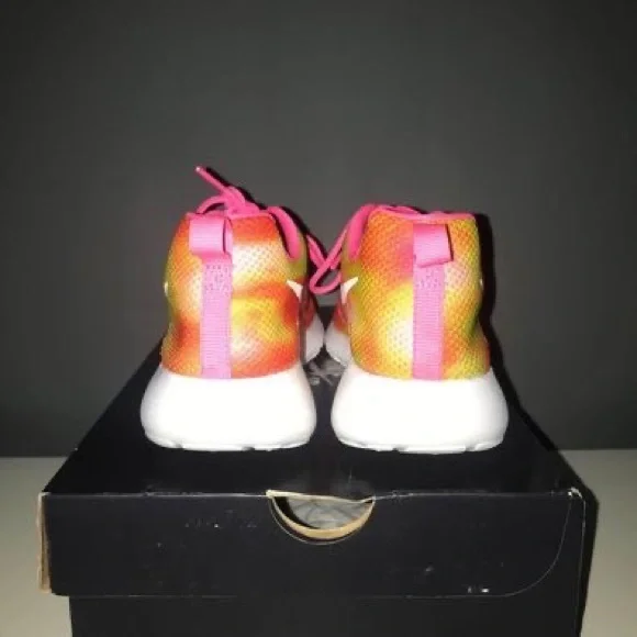 Nike Swoosh Pink trainers Size 3.5 Womens - Picture 3 of 4
